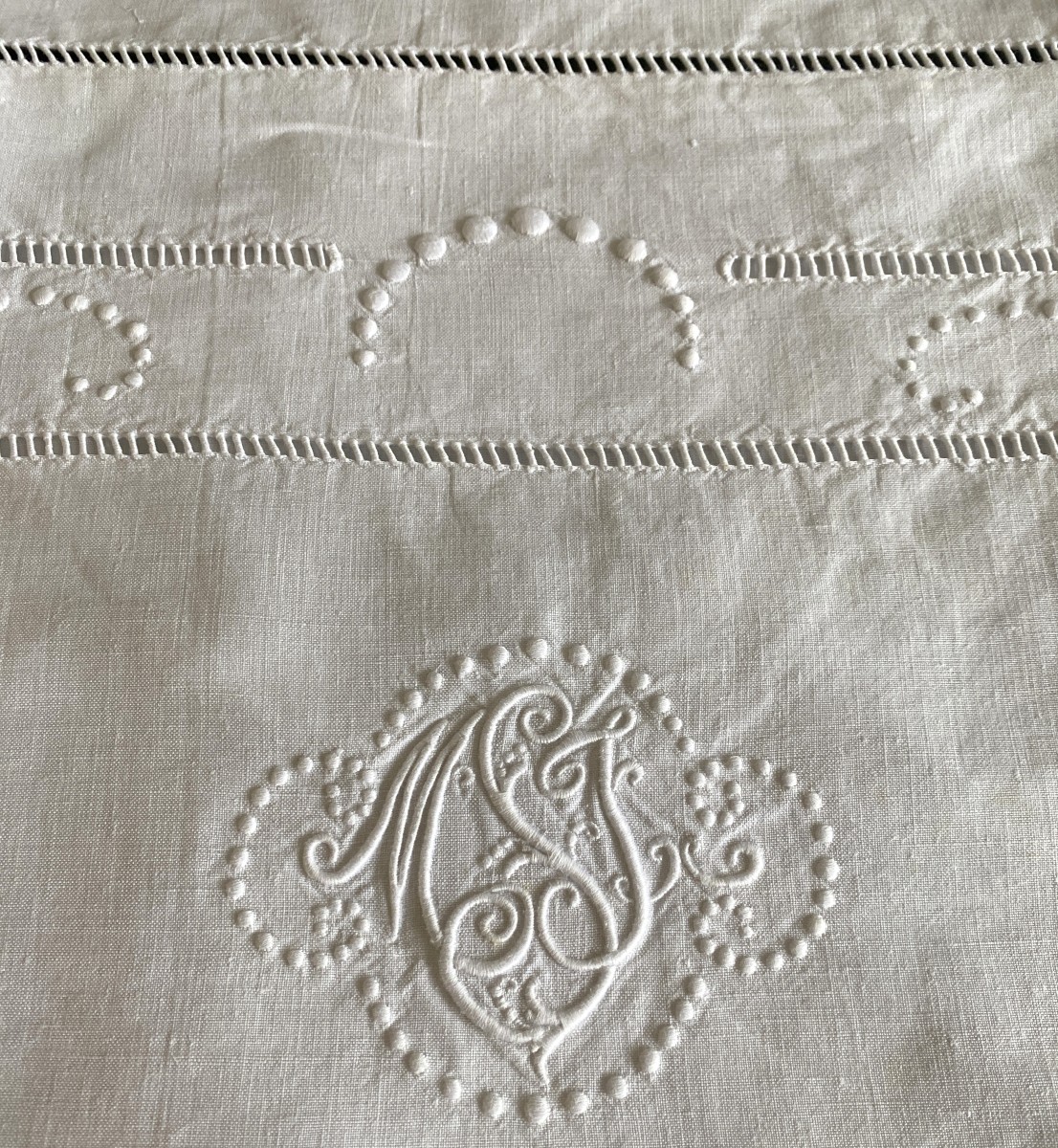 Paire de taies d’oreiller anciennes monogrammées MSJ – fin XIXᵉ siècle