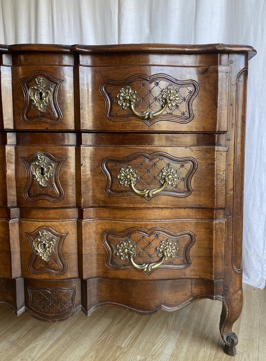 18th Century Curved Walnut Commode -photo-3