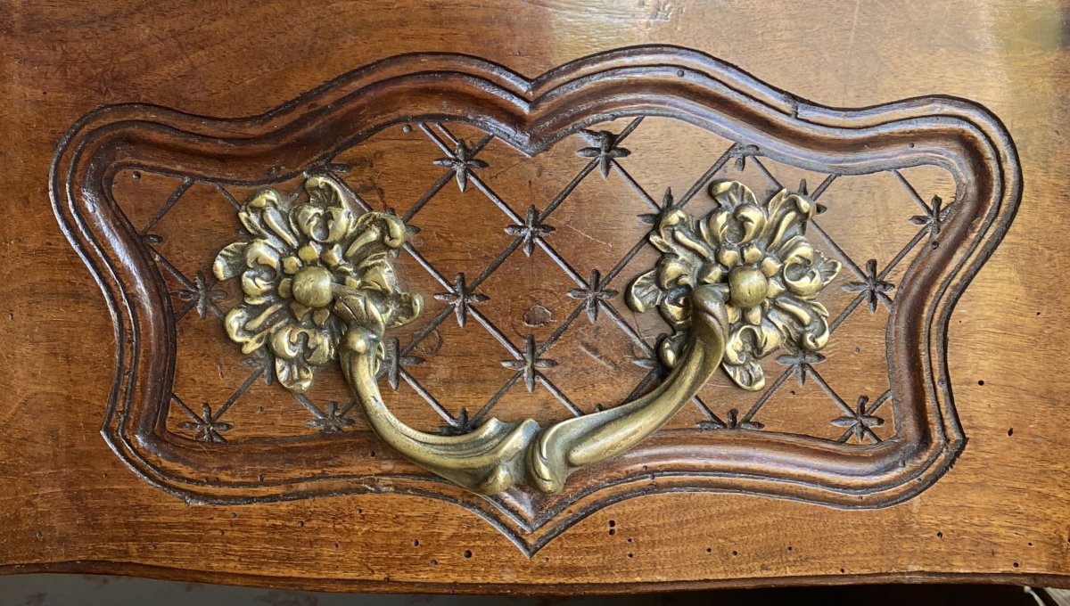 18th Century Curved Walnut Commode -photo-2