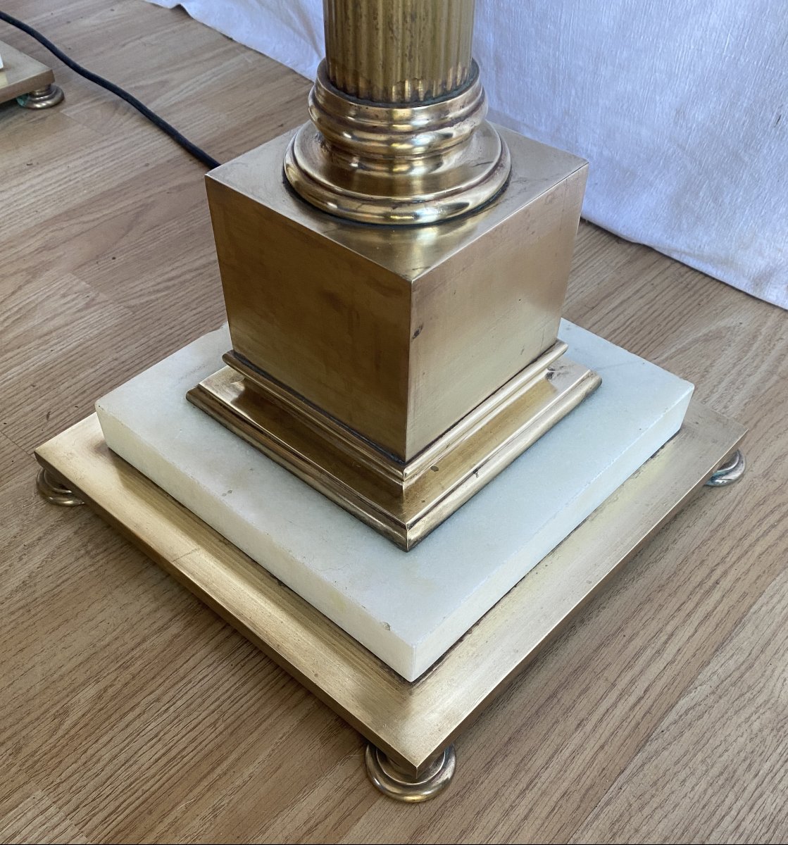 Paire de grands lampadaires en marbre et bronze XX ème-photo-3