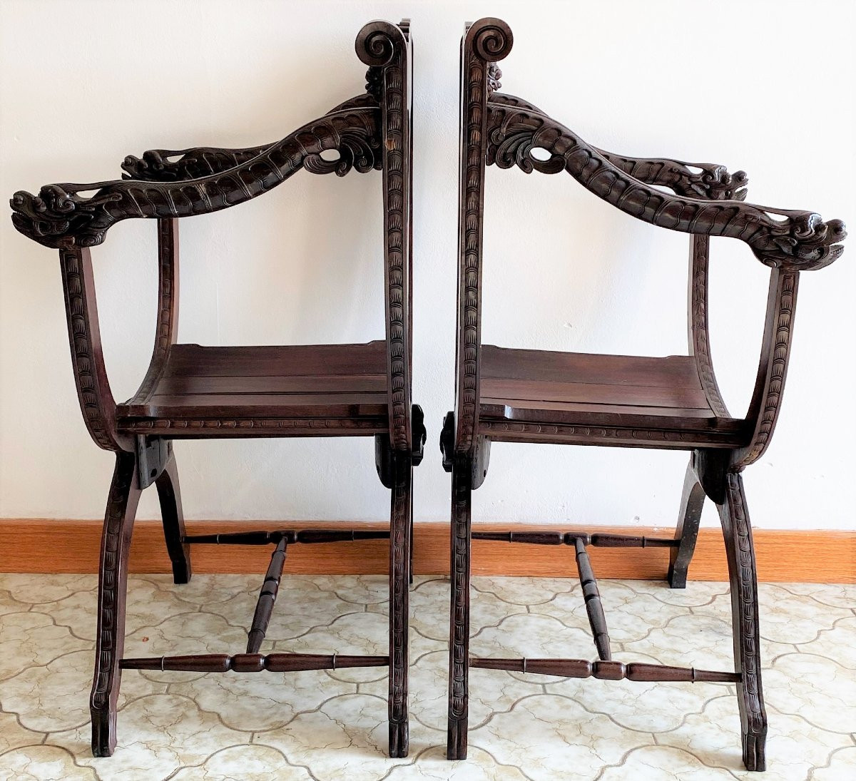  Fauteuils Curules Chinois Sculptées En palissandre  XIX ème-photo-3