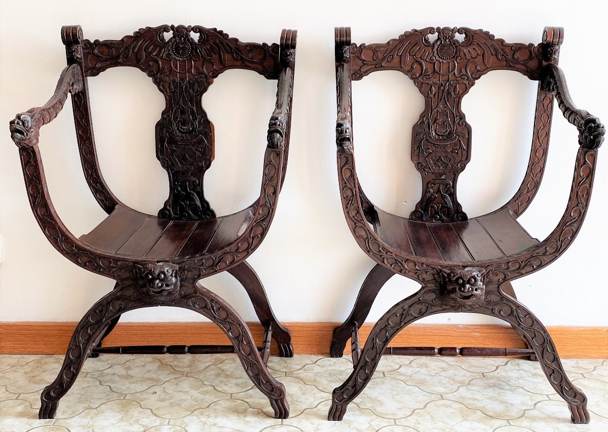  Fauteuils Curules Chinois Sculptées En palissandre  XIX ème