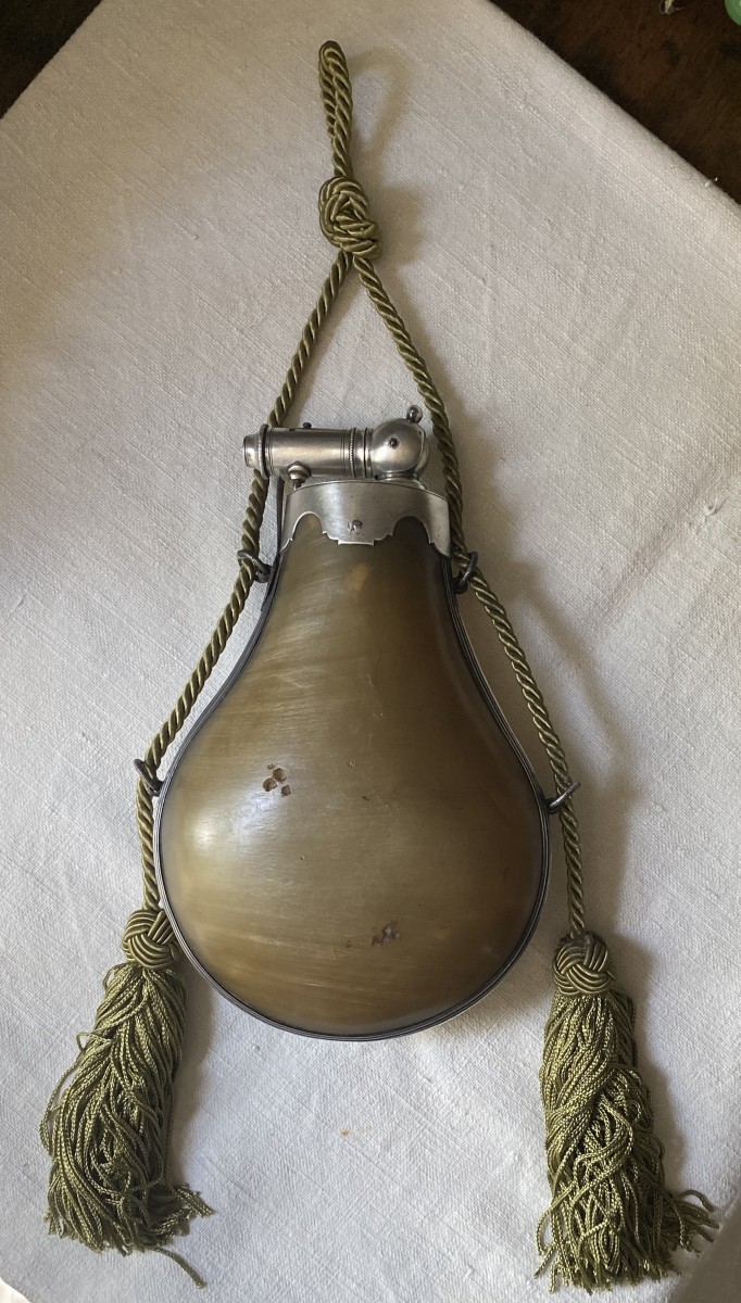 Grande poire à poudre en corne et argent XIX ème
