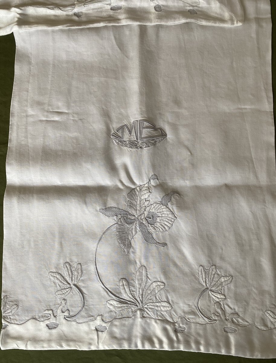 Antique Embroidered Linen Pillow And Pillow Case - Fleur-de-lys And Foliage Motif Embellished With Silk.-photo-3