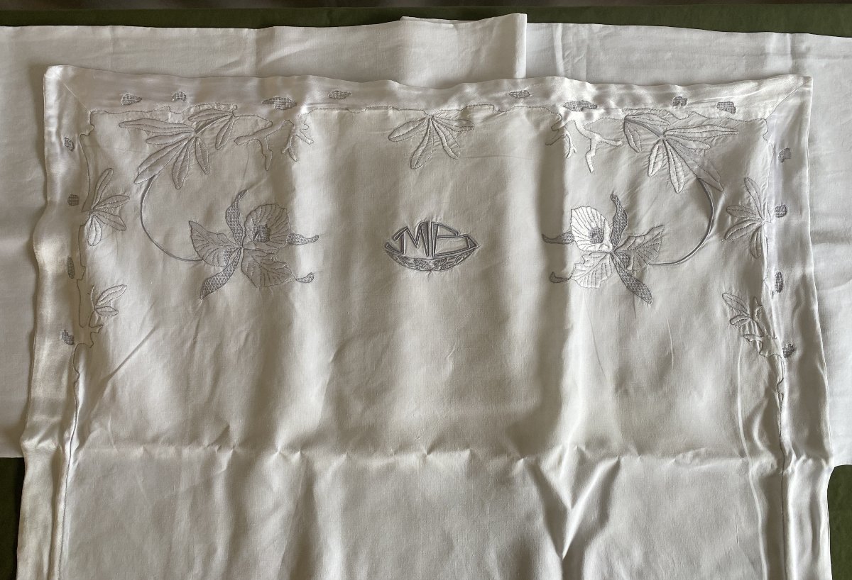 Antique Embroidered Linen Pillow And Pillow Case - Fleur-de-lys And Foliage Motif Embellished With Silk.-photo-1