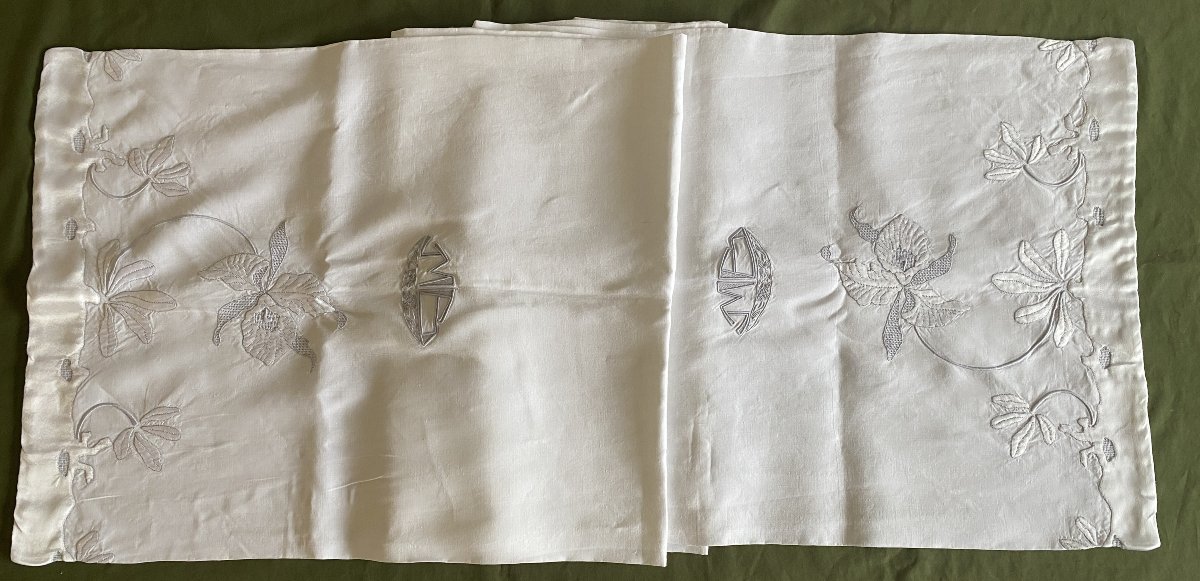 Antique Embroidered Linen Pillow And Pillow Case - Fleur-de-lys And Foliage Motif Embellished With Silk.-photo-2