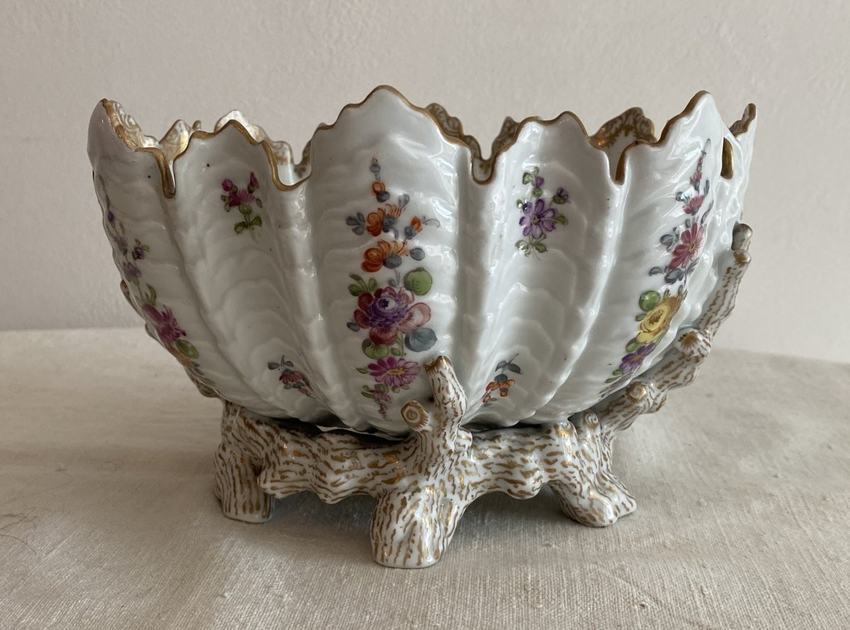 Coupe dentelée en porcelaine de saxe à décor de fleurs et dorée XIX ème-photo-2