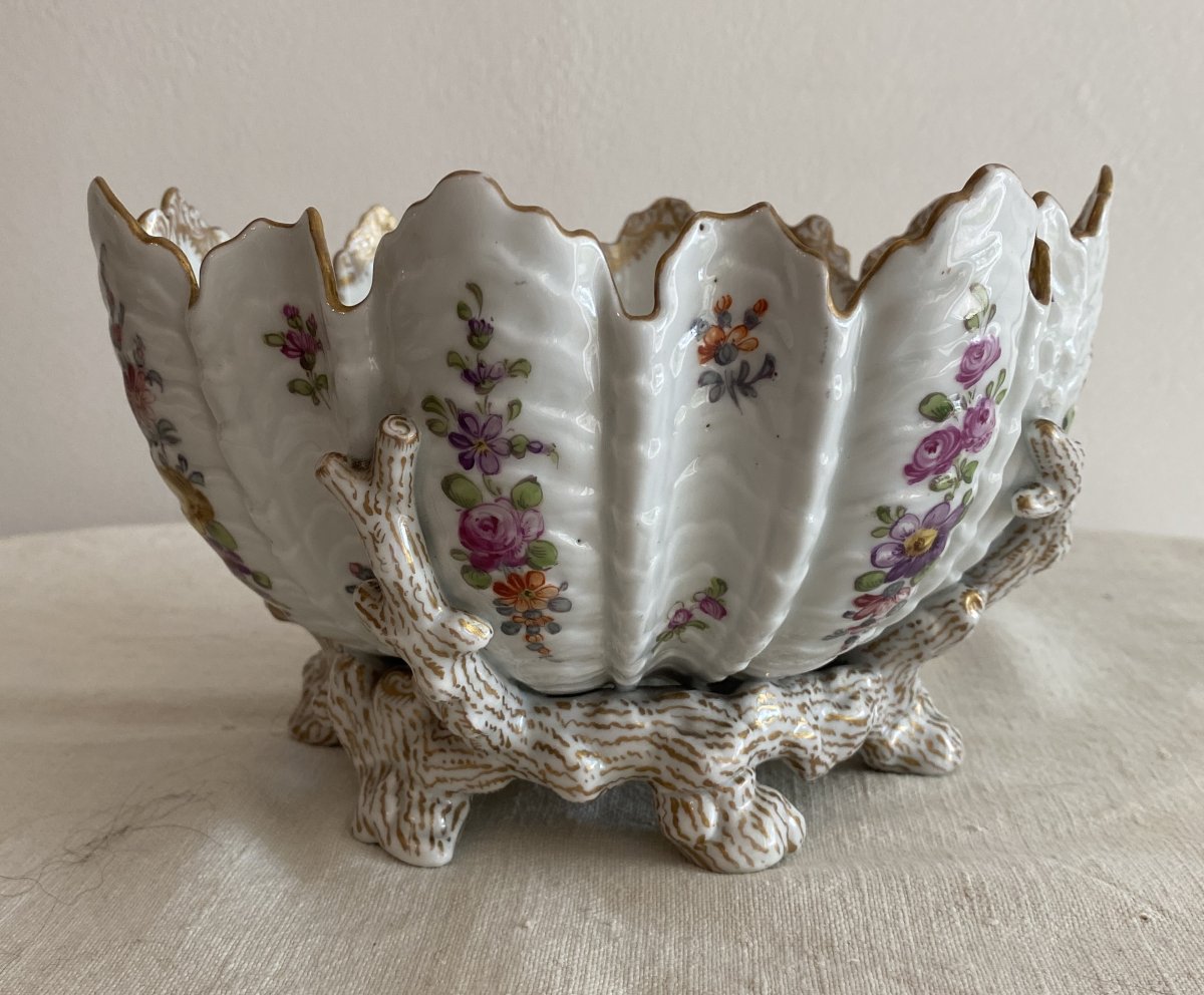 Coupe dentelée en porcelaine de saxe à décor de fleurs et dorée XIX ème-photo-3