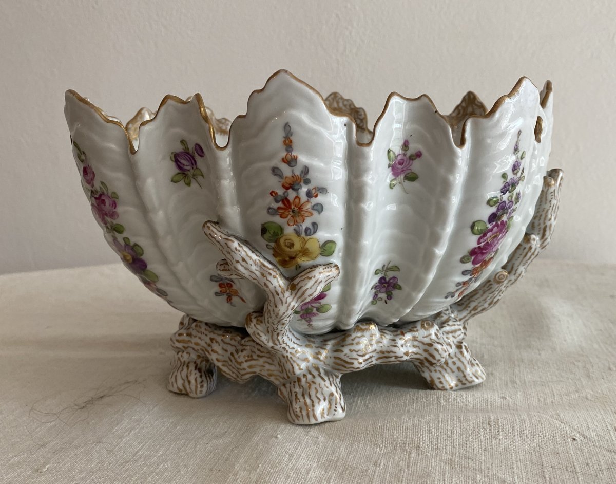 Coupe dentelée en porcelaine de saxe à décor de fleurs et dorée XIX ème-photo-4