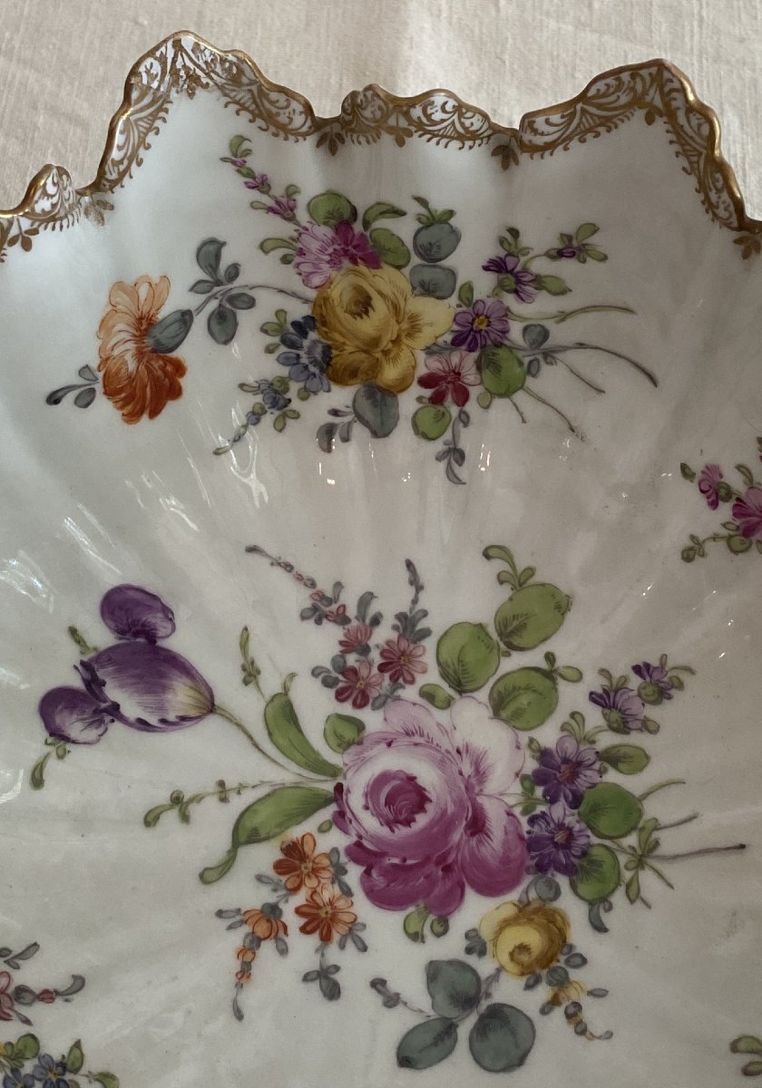 Coupe dentelée en porcelaine de saxe à décor de fleurs et dorée XIX ème-photo-7