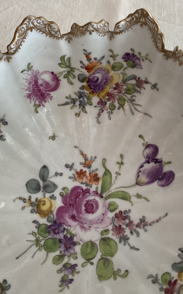 Coupe dentelée en porcelaine de saxe à décor de fleurs et dorée XIX ème-photo-8