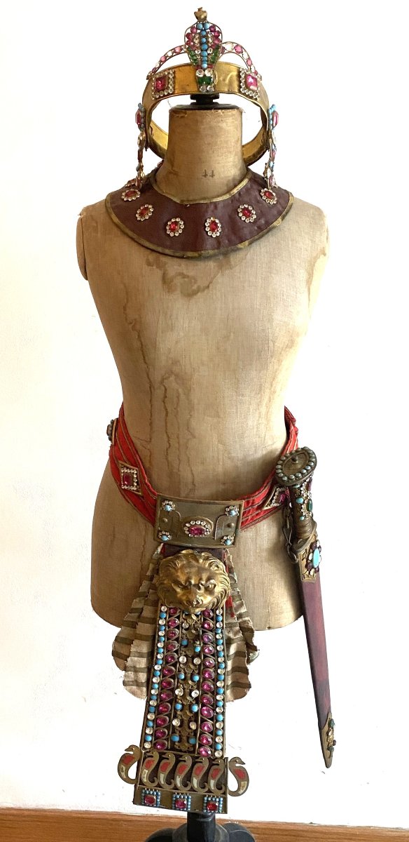 Accessoires de costume de théâtre ou cinéma de Cléopâtre– Fin XIX ème - Début XXe siècle
