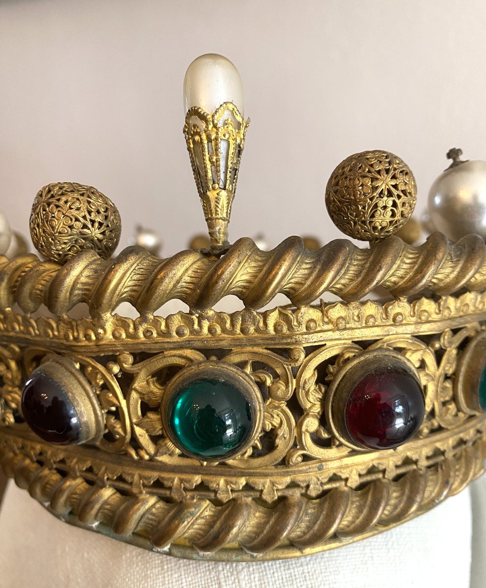 Antique Stage Crown Made Of Gilded Brass And Colorful Glass Beads-photo-2