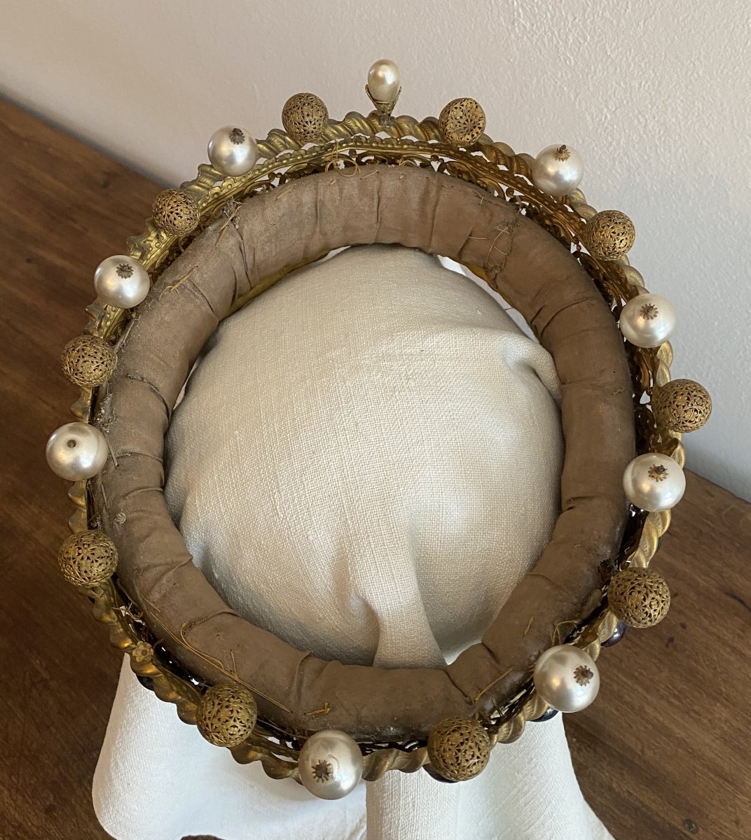 Antique Stage Crown Made Of Gilded Brass And Colorful Glass Beads-photo-3