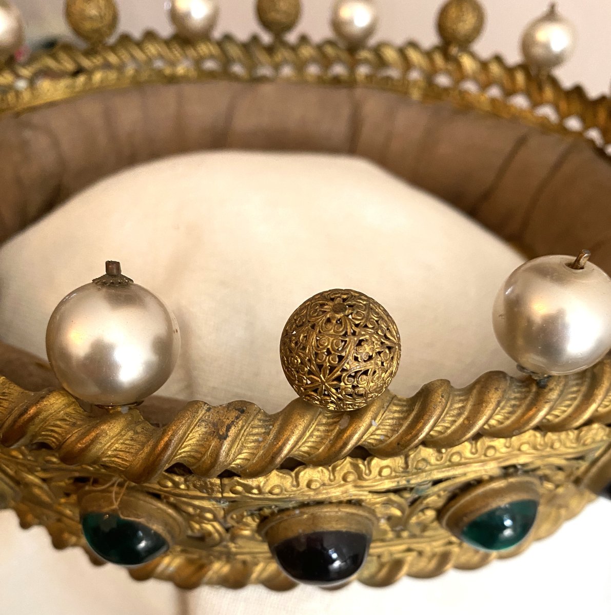 Antique Stage Crown Made Of Gilded Brass And Colorful Glass Beads-photo-3