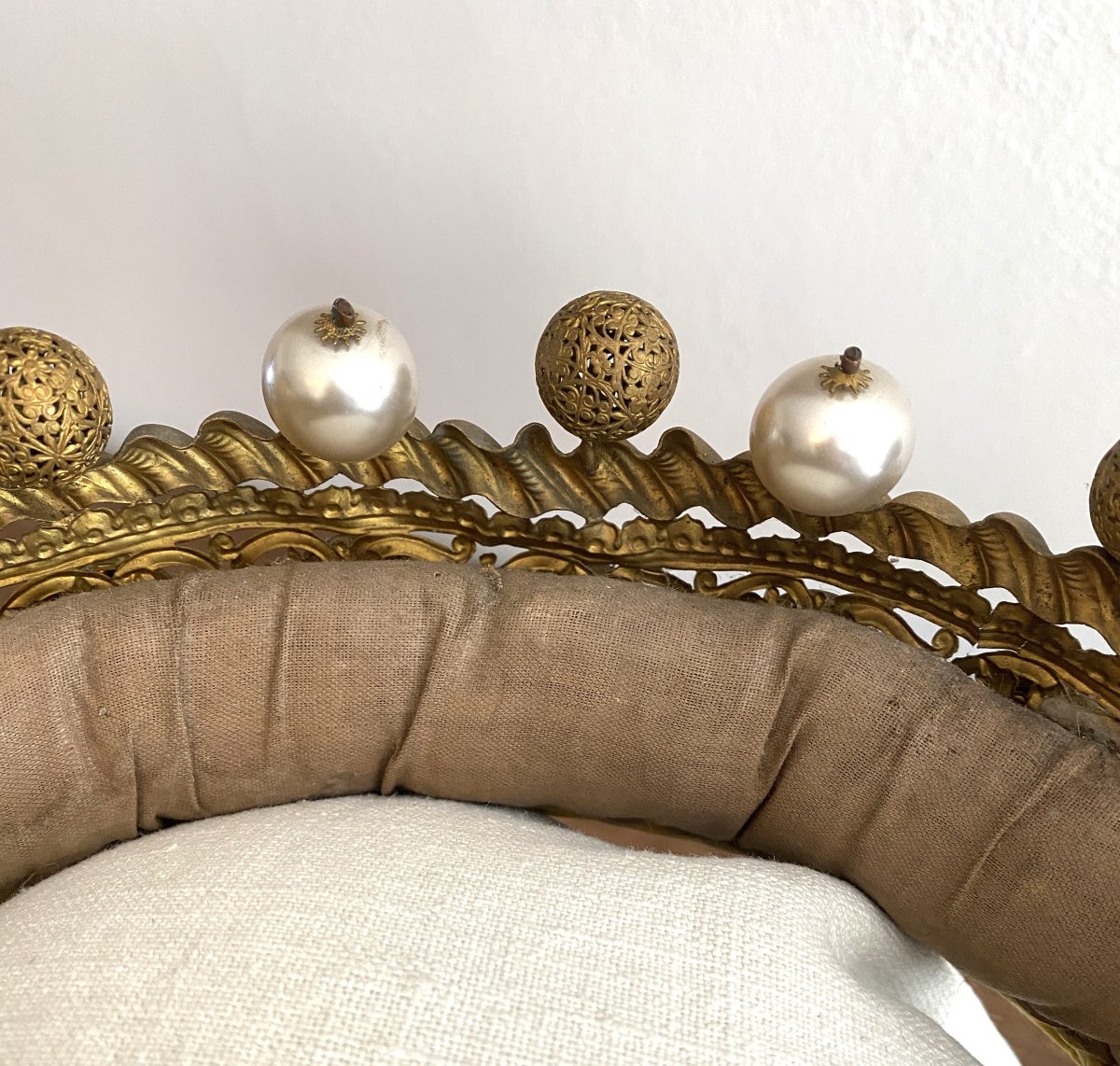 Antique Stage Crown Made Of Gilded Brass And Colorful Glass Beads-photo-4
