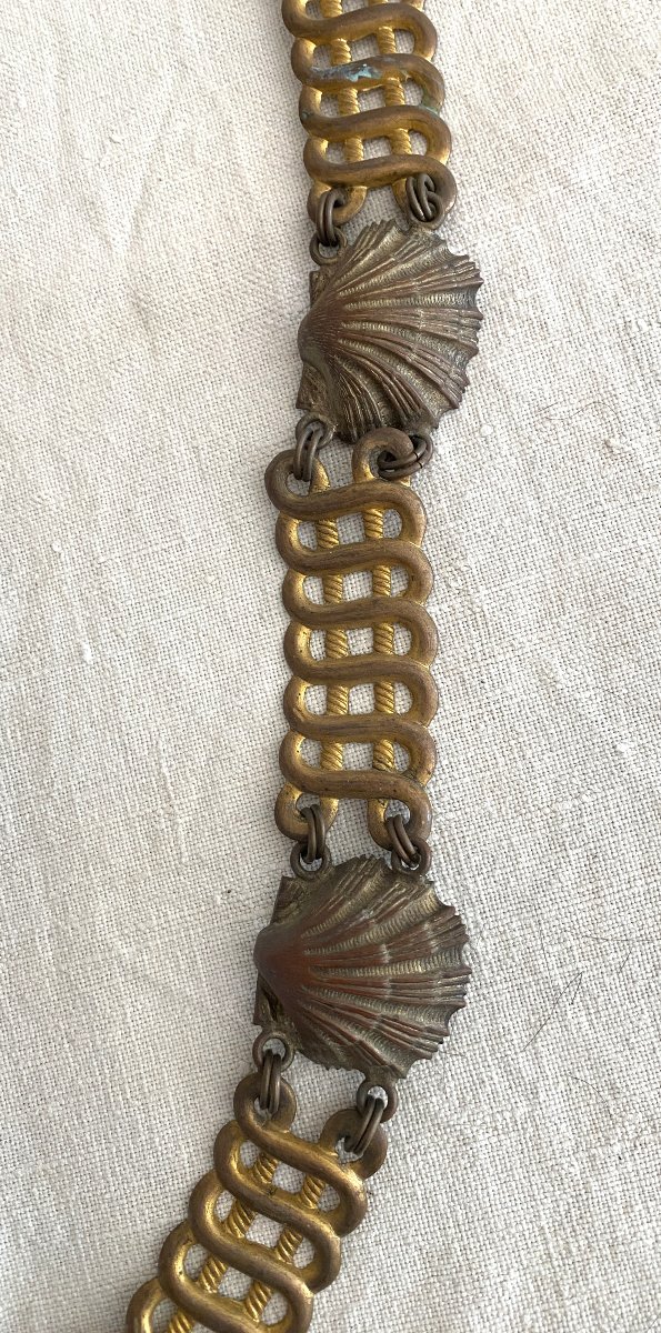 Collier et son médaillon représentant Saint Michel terrassant le démon XX ème-photo-3