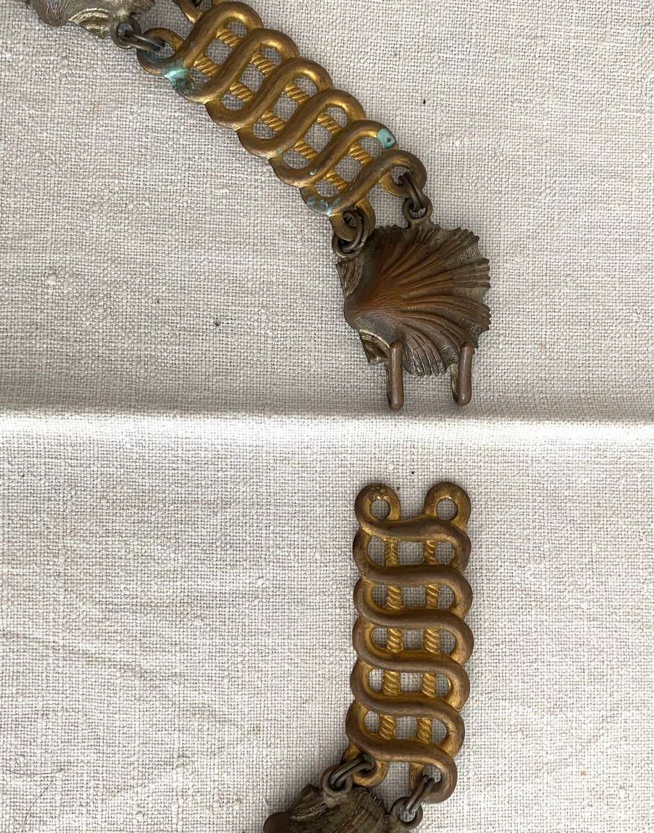 Collier et son médaillon représentant Saint Michel terrassant le démon XX ème-photo-4