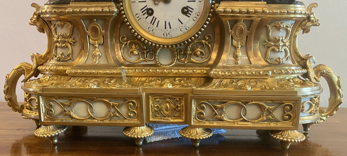 18th-century Clock Or Mantelpiece Ornament In Patinated Bronze With Putti And Gilded Bronze-photo-1