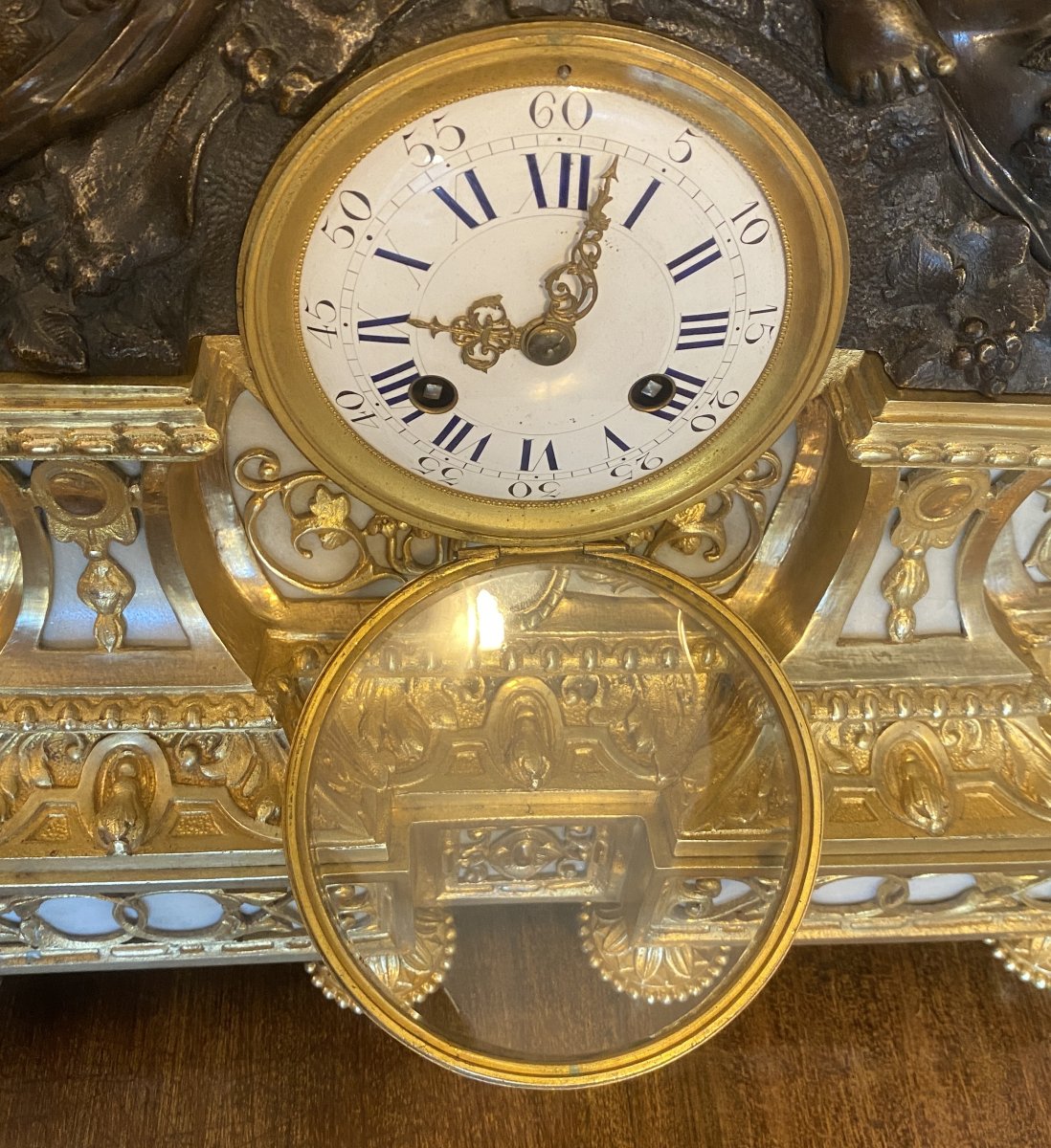 18th-century Clock Or Mantelpiece Ornament In Patinated Bronze With Putti And Gilded Bronze-photo-5