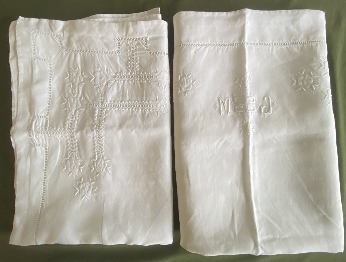 Pair Of Antique Linen Pillowcases – Late 19th Century