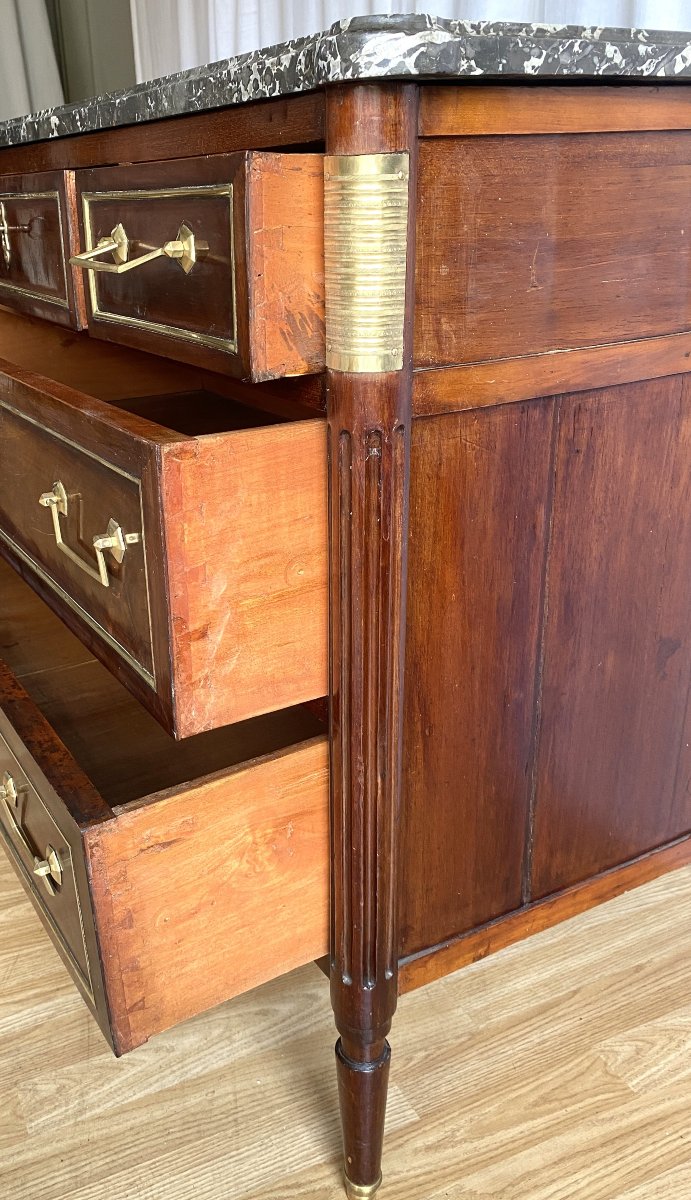 Commode en acajou et placage d'acajou Louis XVI avec filets de laiton et dessus marbre XVIIIème-photo-3