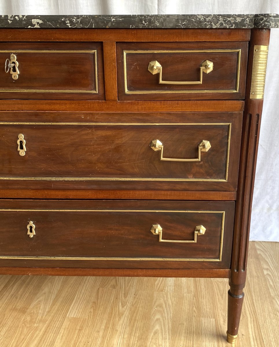 Commode en acajou et placage d'acajou Louis XVI avec filets de laiton et dessus marbre XVIIIème-photo-1