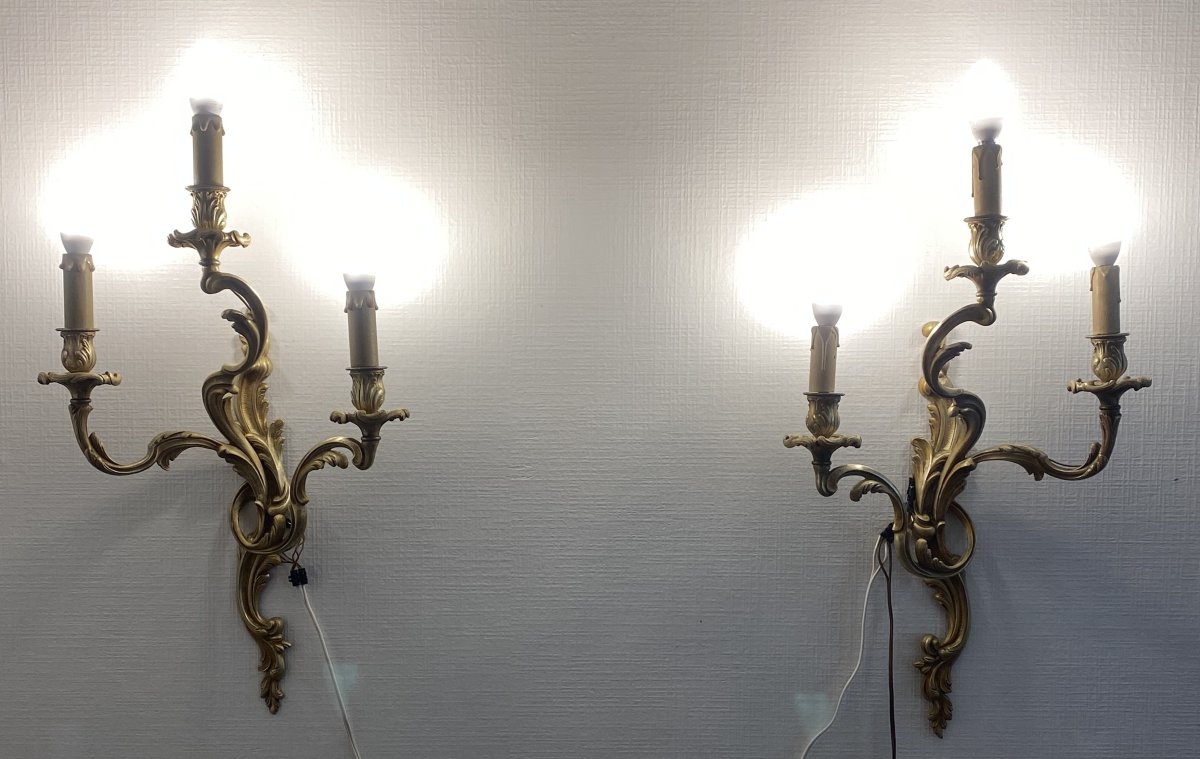 Large Pair Of 19th-century Louis XV Rocaille-style Bronze Wall Sconces-photo-2
