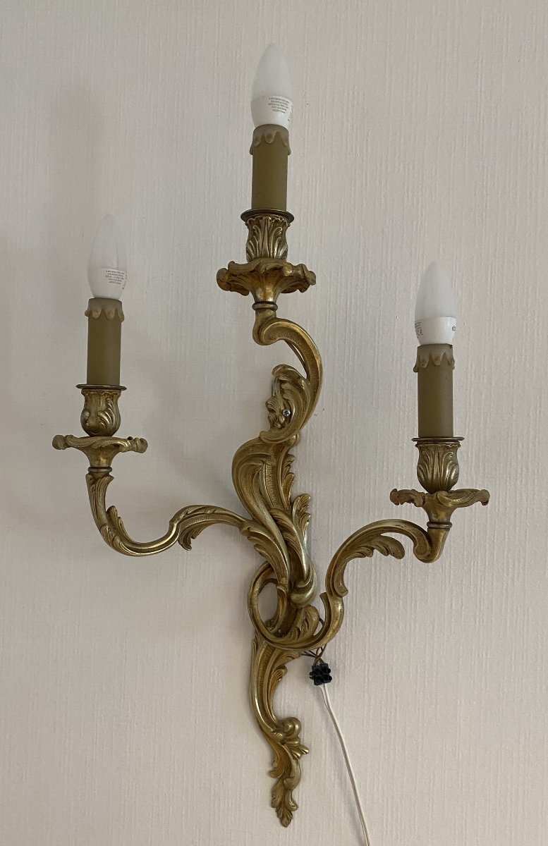 Large Pair Of 19th-century Louis XV Rocaille-style Bronze Wall Sconces-photo-4