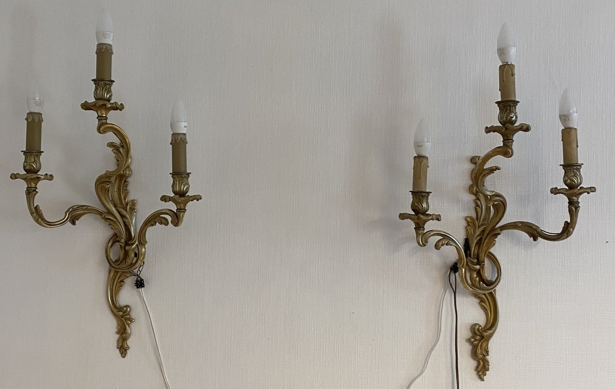 Large Pair Of 19th-century Louis XV Rocaille-style Bronze Wall Sconces