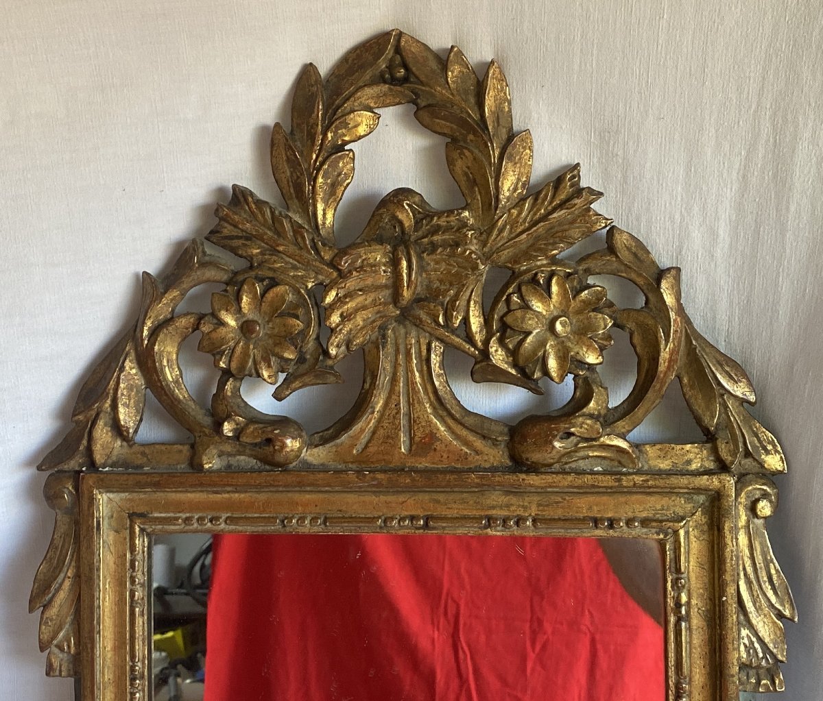 Glace ou Miroir à fronton de style Louis XVI en bois sculpté et doré XIX ème-photo-2