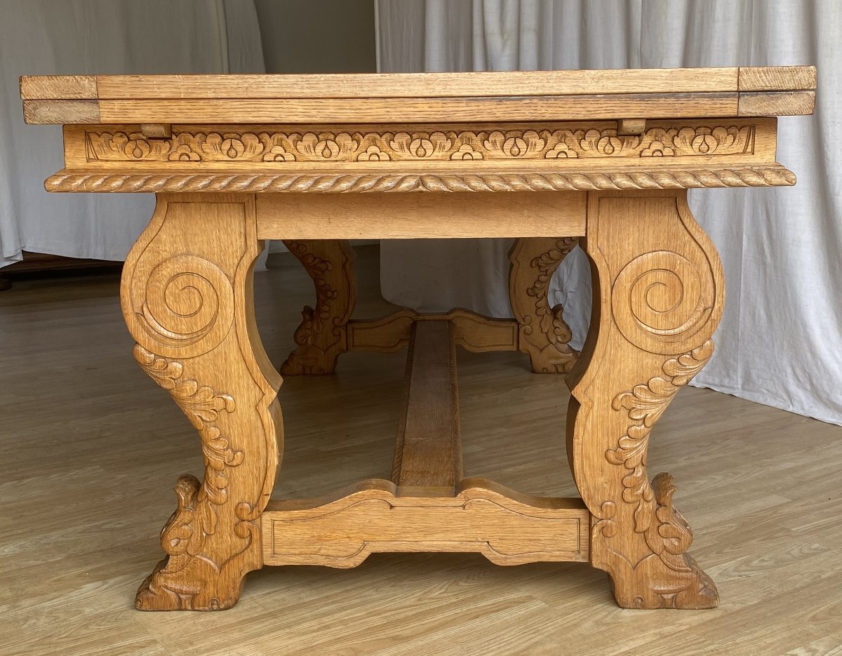 grande table de salle à manger en chêne sculpté à pattes de lion XIX ème
