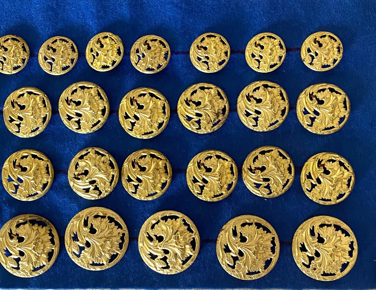 40 BOUTONS ART NOUVEAU – LAITON DORÉ – DÉCOR FLORAL AJOURÉ -photo-2