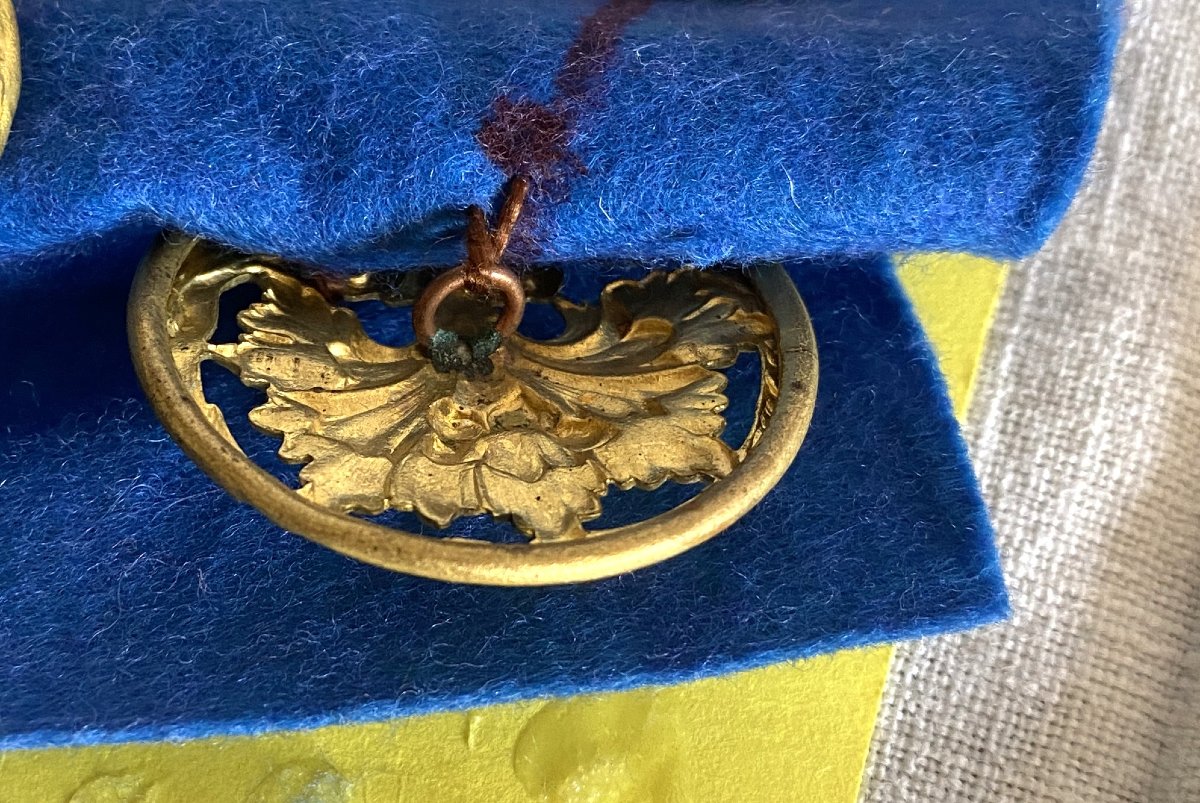 40 BOUTONS ART NOUVEAU – LAITON DORÉ – DÉCOR FLORAL AJOURÉ -photo-4