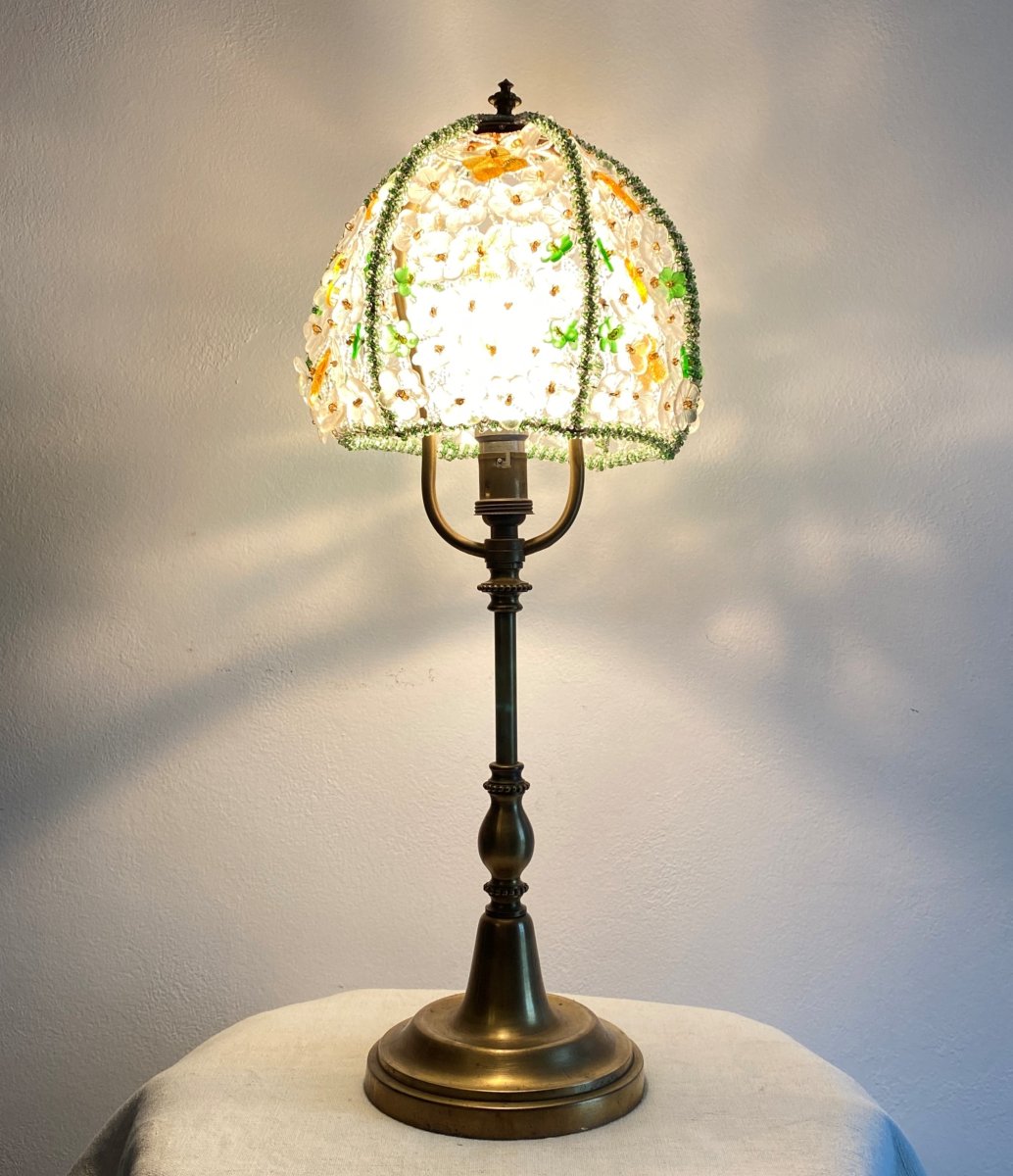 Lampe à Poser En Bronze avec perles et Fleurs En Verre multi couleur XX ème
