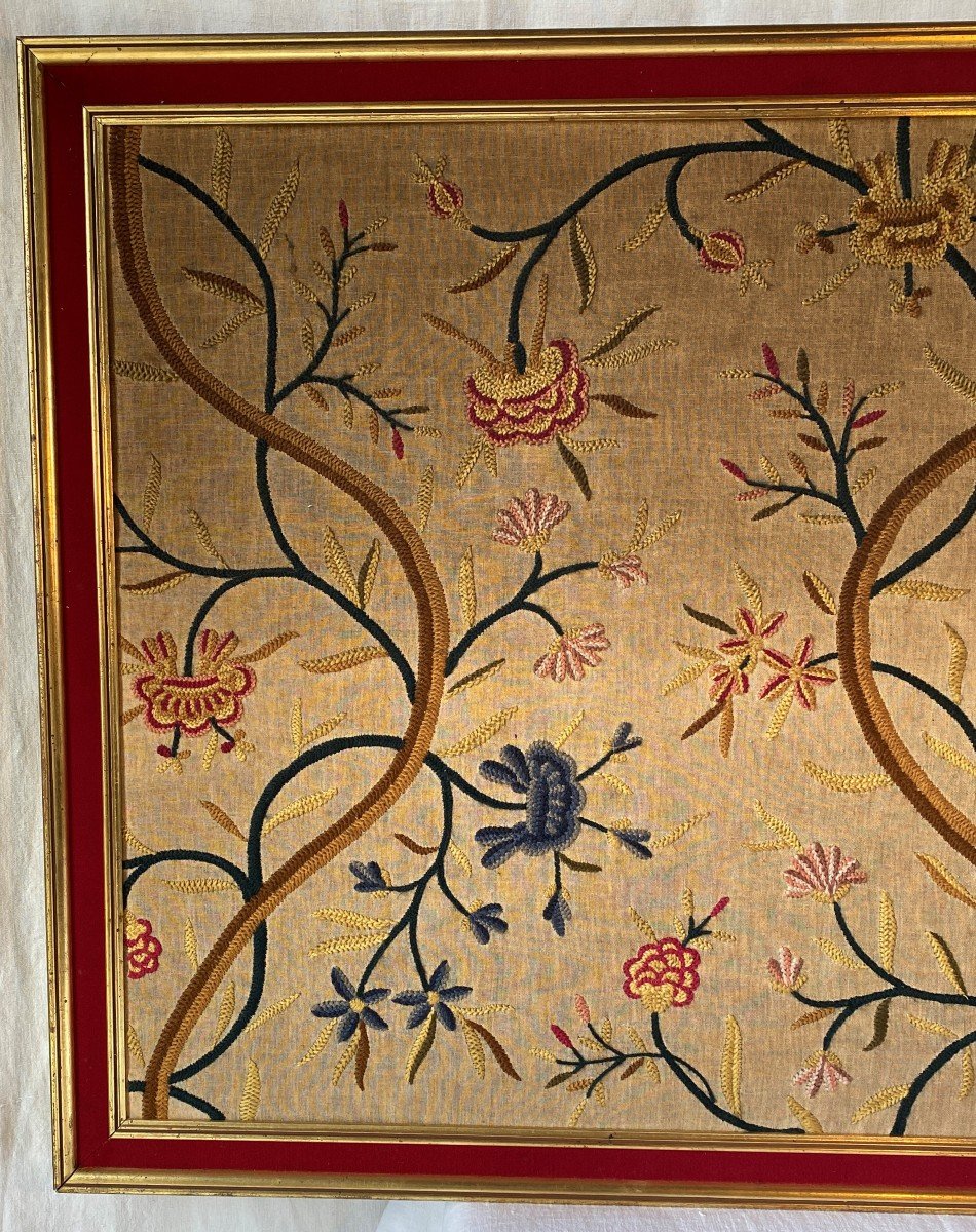 Grande Tapisserie Broderie Crewel Fait Main à  décor de fleurs Encadrée XX ème-photo-3