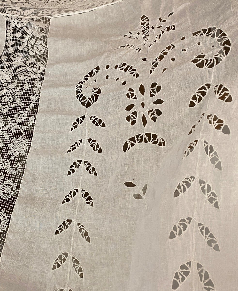 Bedspread Or Tablecloth In Embroidered Linen Decorated With Puttis And Foliage XIX-photo-2