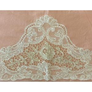 Trousseau en dentelle de luxeuil Drap Et Son Traversin En Fil De Lin Rose Dentelle à décor de Fleurs  XIX ème