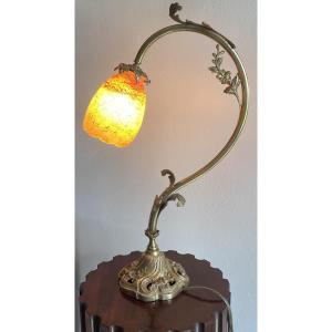 Lampe à poser Art Nouveau en Bronze et Tulipe En Pâte De Verre de DELATTE Nancy XX ème