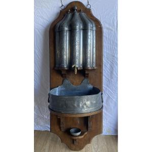 Fontaine Murale de J J Blanc en étain ciselé De Lyon avec Blason   XVIII ème