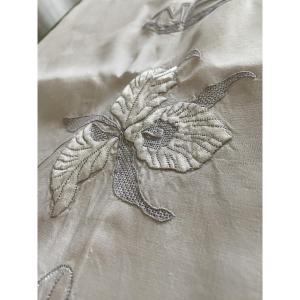 Antique Embroidered Linen Pillow And Pillow Case - Fleur-de-lys And Foliage Motif Embellished With Silk.