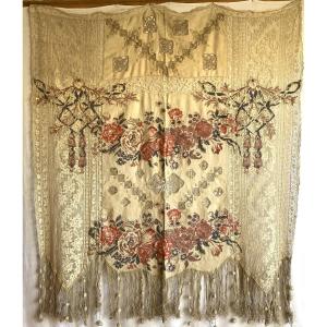 19th-century Wall Hanging Made Of Linen, Lace, And Floral Appliqués