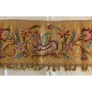 Valance With Small Points With XXth Dragon Decor