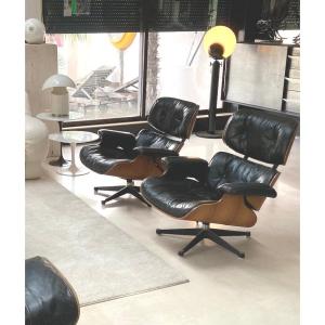 Paire De Fauteuils Lounges Chairs De Charles Eames Avec Un Ottoman