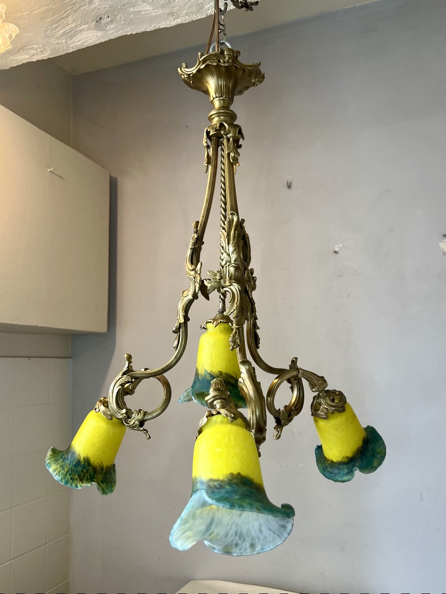 Lustre art nouveau en bronze doré et tulipes pâte de verre -photo-3