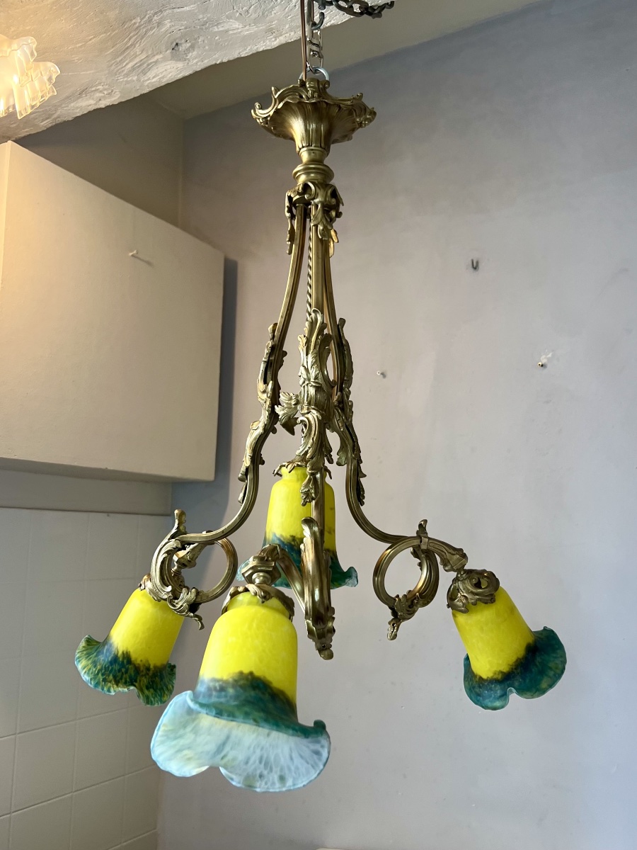 Lustre art nouveau en bronze doré et tulipes pâte de verre 