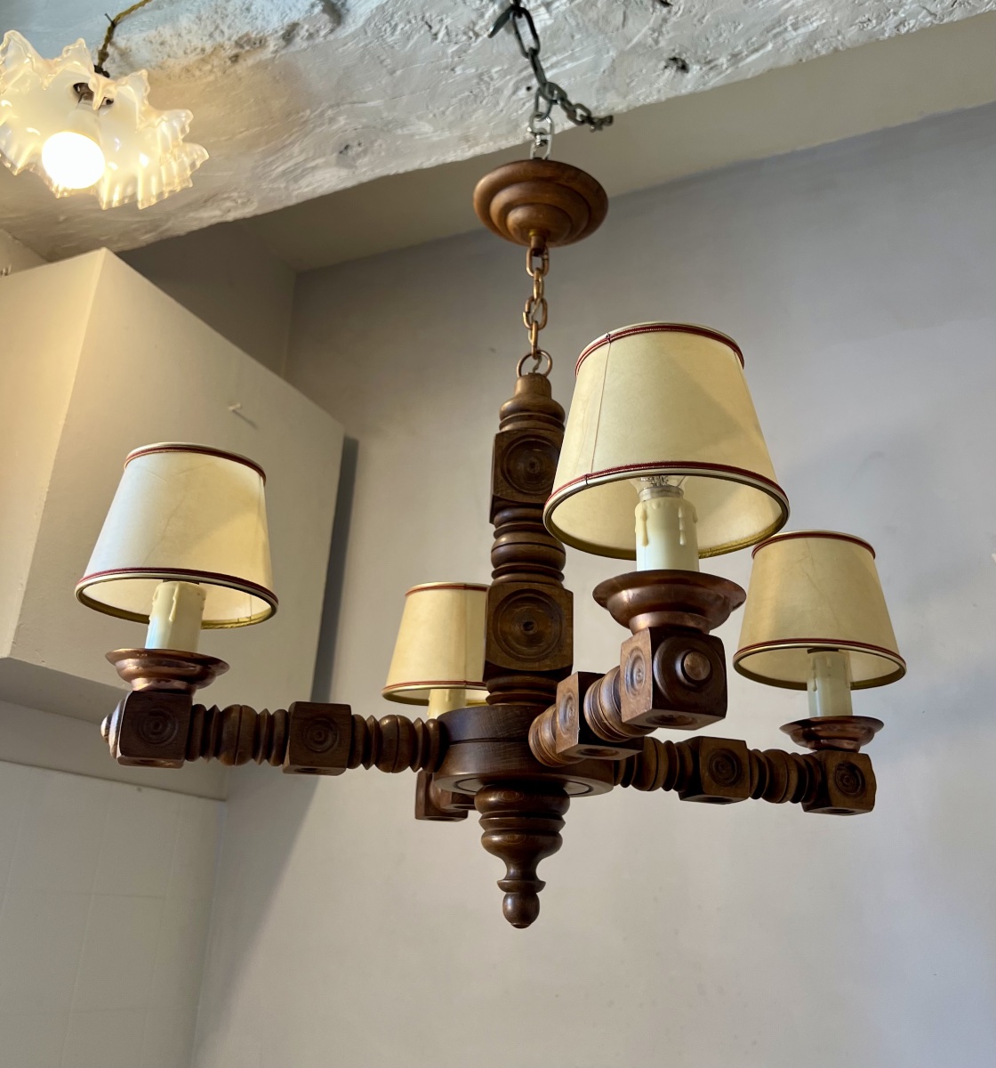 Dudouyt Reconstruction-era 4-light Wooden Chandelier -photo-2