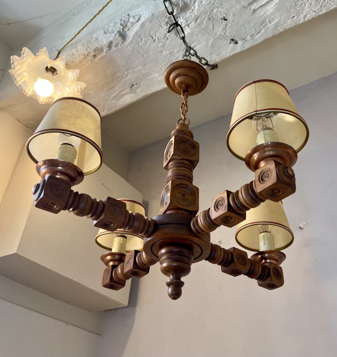 Dudouyt Reconstruction-era 4-light Wooden Chandelier -photo-1