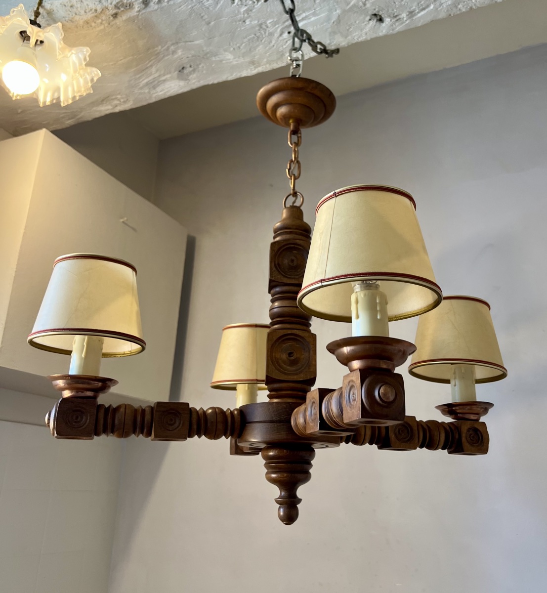 Dudouyt Reconstruction-era 4-light Wooden Chandelier -photo-4