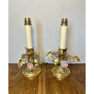 Paire de lampes bougeoirs à fleurs en porcelaine art nouveau